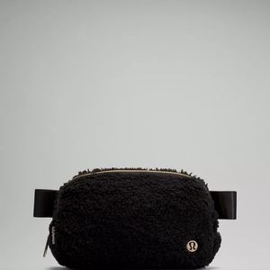 Lululemon Everywhere Fleece Belt Bag